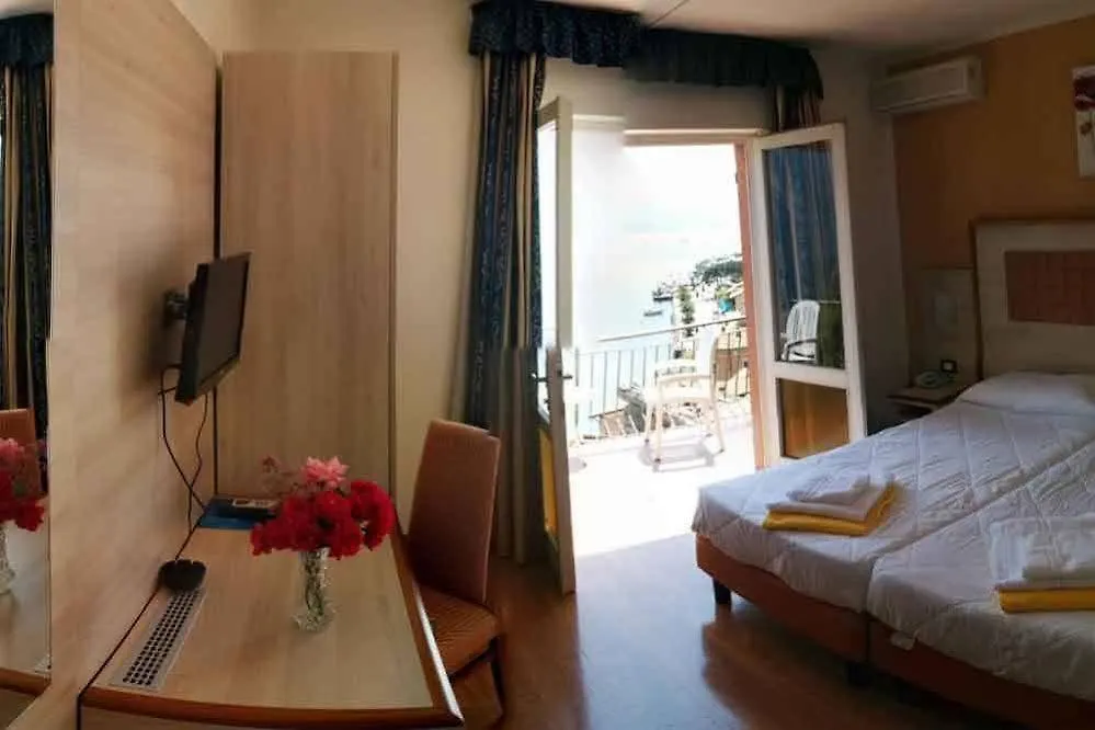 ***  Hotel Castell - Montagnoli Group Limone sul Garda Ιταλία